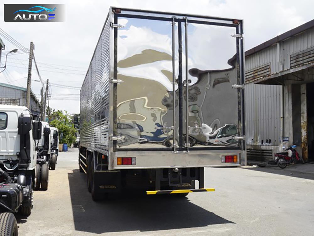 Xe tải Isuzu 3 chân FVM 1500 thùng kín 15 tấn dài 7.7 mét và 9.3 mét